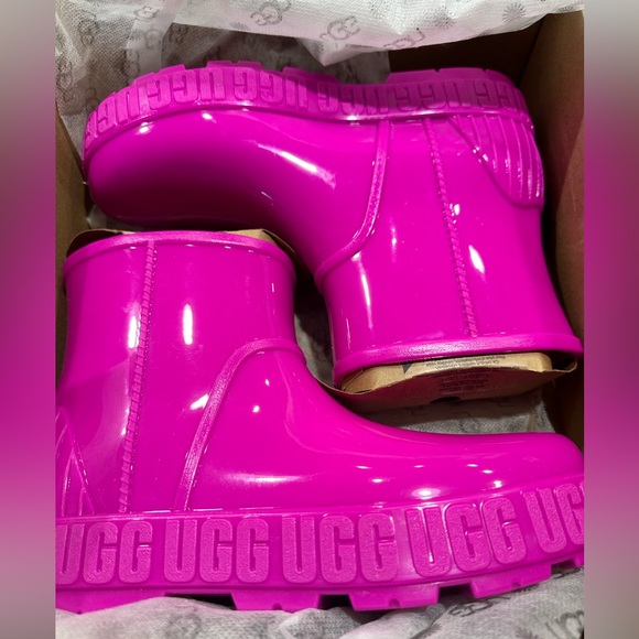 Woman’s Uggs size 8 - Picture 2 of 4